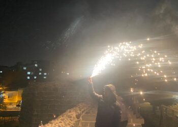 Ciwanên Amedê salvegera PKKê bi fişekên hewayî pîroz kirin