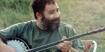 25 sal in bi stranên xwe di dilê hezkiriyên xwe de dijî