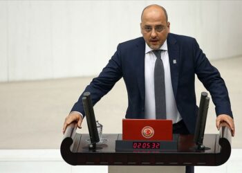 Ahmet Şik: Pêwîst bike bila komîsyon biçe Qendîlê jî