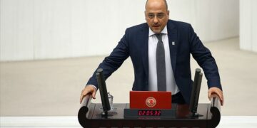 Ahmet Şik: Pêwîst bike bila komîsyon biçe Qendîlê jî