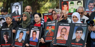 ‘Her carê diqîrîm Elî tu li ku yî?’