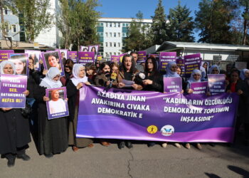 ‘Azadiya jinên girtî bi destê lîjneyan tê astengkirin’