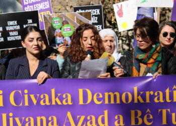 Ji bo jinên girtî qertên piştevaniyê şandin