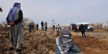 Leşkeran ji bo şîrketa madenê avêt ser gund: Em ê rê nedin talanê