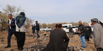 Leşkeran ji bo şîrketa madenê avêt ser gund: Em ê rê nedin talanê