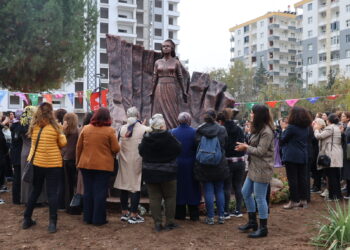 Peykera ‘Jinên Têkoşer’ diyarî hemû jinan hat kirin