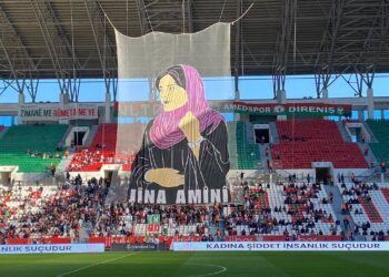 Di maça Tîma Jinan a Amedsporê de wêneyên jinên hatine kuştin hatin vekirin