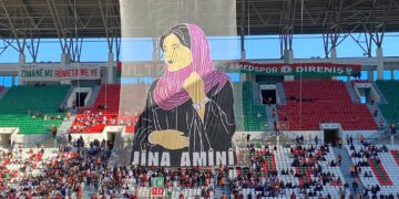 Di maça Tîma Jinan a Amedsporê de wêneyên jinên hatine kuştin hatin vekirin