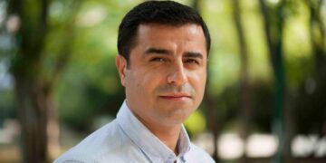 Parêzerên Demîrtaş ji bo tehliyeyê serî li dadgehê da