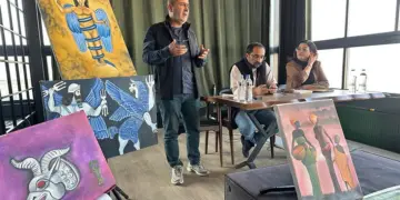 Berhemên xwe yên girtîgehê nîşan da