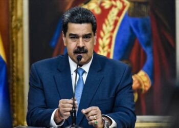 Maduro telîmatê ronayîşê ‘Çekanê giran’ û ‘fuzeyî’ da