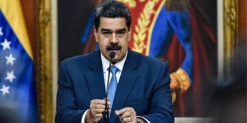 Maduro telîmatê ronayîşê ‘Çekanê giran’ û ‘fuzeyî’ da