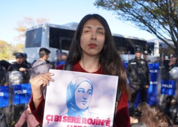 Wendekarî her roje seba Rojîn Kabaîş çalakîye kenê: Berpirsîyarî ganî bêrê eşkerakerdene