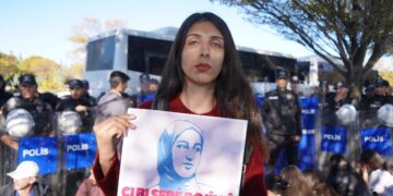 Wendekarî her roje seba Rojîn Kabaîş çalakîye kenê: Berpirsîyarî ganî bêrê eşkerakerdene