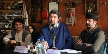 Renas Jiyan li Wanê bi xwendevanên xwe re hat gel hev