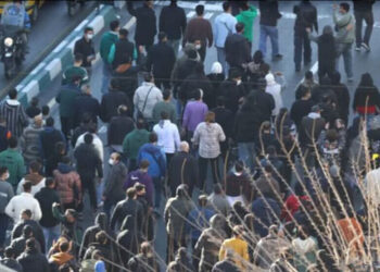 Gelên Îranê li dijî qeyrana aborî daketin kolanan