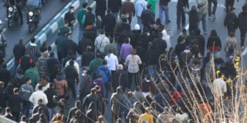 Gelê Îranê li dijî qeyrana aborî daketin kolanan