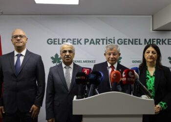 Mîthat Sancar: Merheleya dîyine qanûnê aştî yê Davutoglu: Ganî gamî bilez bêrê eştene