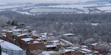 Bedenên Amedê û Baxçeyên Hewselê bi berfê xemilîn