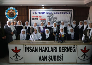 Dayikên Aştiyê: Em dixwazin biçin Îmraliyê û Serokê xwe bibînin