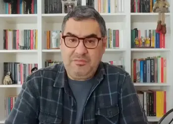 Rojnameger Enver Aysever hat girtin