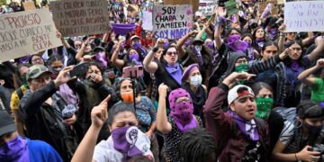 Daraxê mîyanneteweyî de vera pawitoxanê heqanê cinîyan hêrişî vêşî benê!