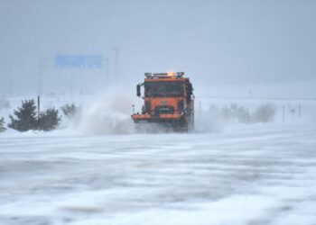 Berfa zêde rêya 356 gundan girt