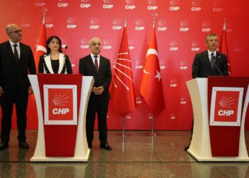 Ozel: Li Sûriyeyê û Tirkiyeyê mafên hemû netewan bên nasîn   Buldan: Divê hemû kes vî barî hilde ser milê xwe