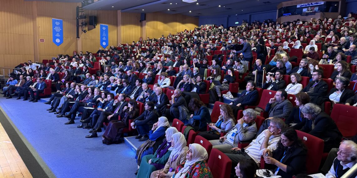 Roja yekem a Konferansa Navneteweyî bi dawî bû