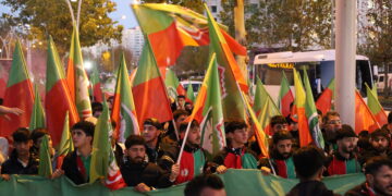 Alîgirên Amedsporê beriya maçê meş li dar xistin