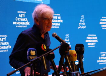 Fîlozof John Holloway: Ez li pey ronahiya Ocalan hatime vir