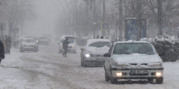 Berfê li Bakurê Kurdistanê jiyan tevizand