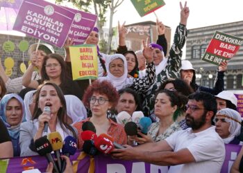 Wêneyê ‘Jinên Kurd’ di koleksiyona Global 50/50 de cih girt