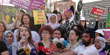 Wêneyê ‘Jinên Kurd’ di koleksiyona Global 50/50 de cih girt