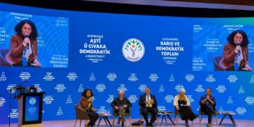 Konferansa Navneteweyî di roja duyemîn de dest pê kir