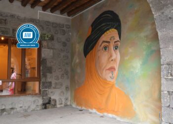 Her kesek kevirek danî ser dîwarê ZIMAN-KURDê: Li benda xwendekarên xwe ye