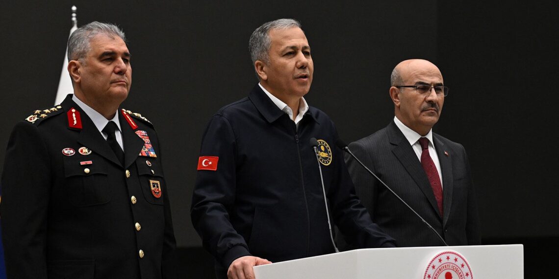 Polîsan û DAIŞê şer kir: 3 polîs mirin