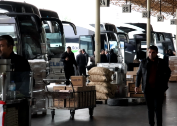Xebatkarên termînala otobusan: Em roj bi roj zirarê dikin