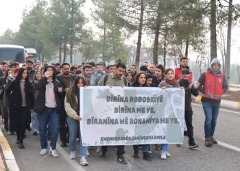 Xwendekarên Zanîngeha Dîcleyê qurbaniyên Roboskiyê bi bîr anî