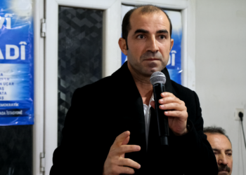 Keskîn Bayindir ji bo mitînga ‘Hêvî û Azadî’ bi gelê Palûkê re civiya