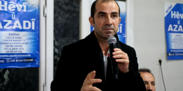 Keskîn Bayindir ji bo mitînga ‘Hêvî û Azadî’ bi gelê Palûkê re civiya