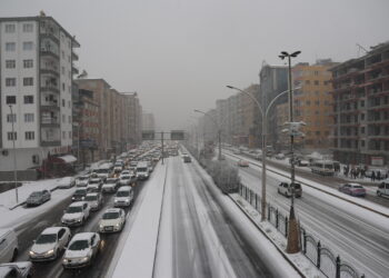 Li Amedê ji ber berfê rê hatin girtin