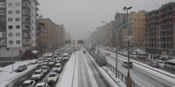 Li Amedê ji ber berfê rê hatin girtin