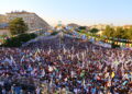 Amed carek din mazûvaniya mitîngeke dîrokî dike