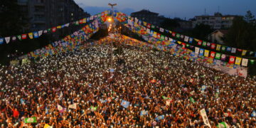 Mamoste û nivîskar: Em ji bo azadiyê tev li mitîngê bibin