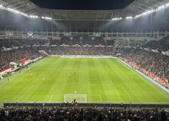 Maç diyarî Leyla Zana hate kirin: Amedspor bû lîder