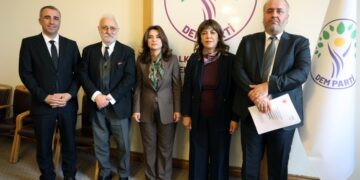 DEM Partiyê rapora ji bo çareseriyê teslîmî meclîse kir