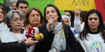 Hatimogûllari li Êlihê got: Em li dijî budçeya şer dimeşin Enqereyê