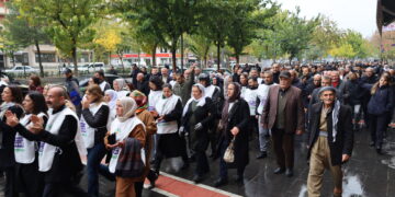 Hatimogûllari li Êlihê got: Em li dijî budçeya şer dimeşin Enqereyê