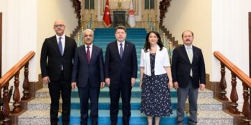 Heyeta Îmraliyê bi Wezîrê Dadê re civiya